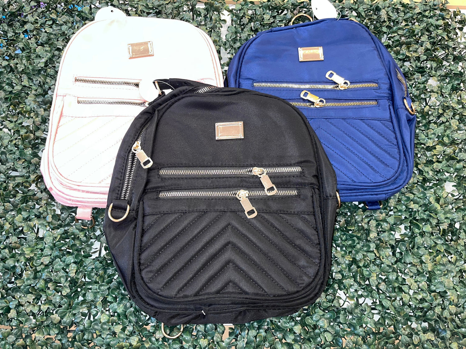 MOCHILAS - CARTERAS - RIÑONERAS - BOLSOS
